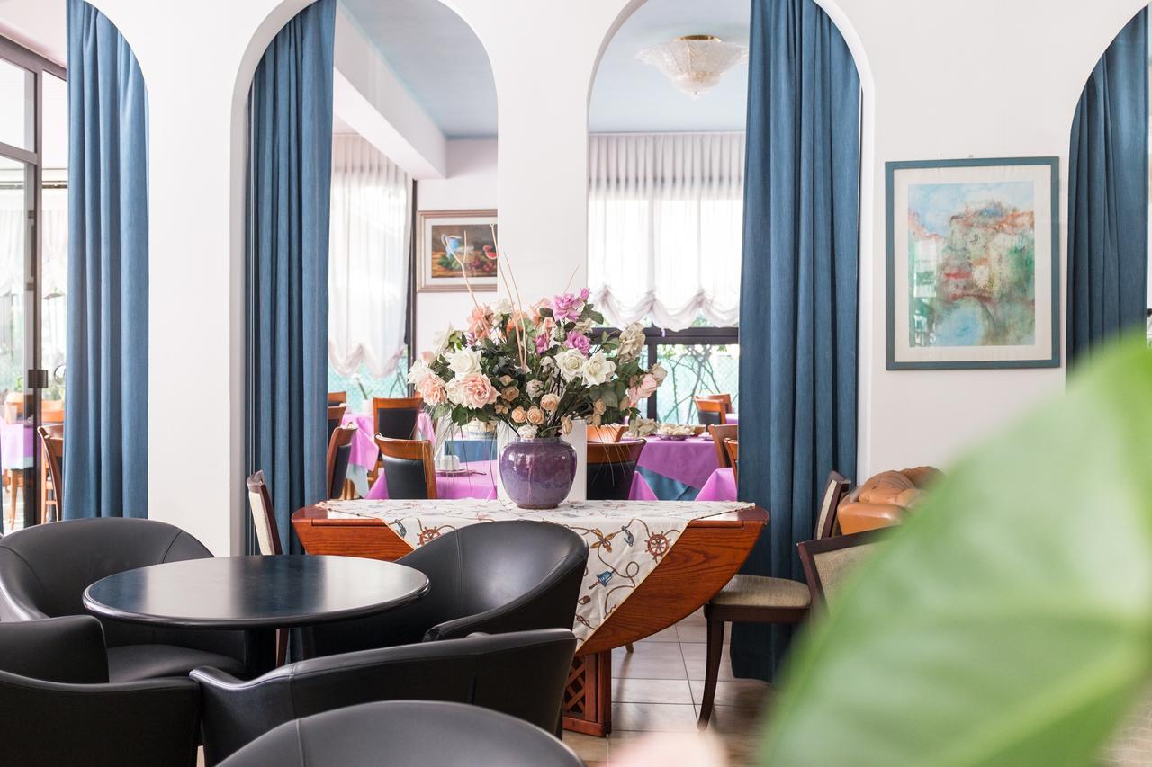 Hotel Barbiani Rimini Ngoại thất bức ảnh