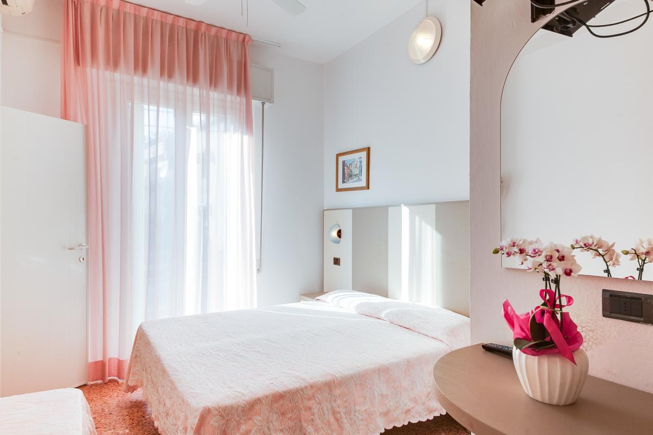 Hotel Barbiani Rimini Ngoại thất bức ảnh