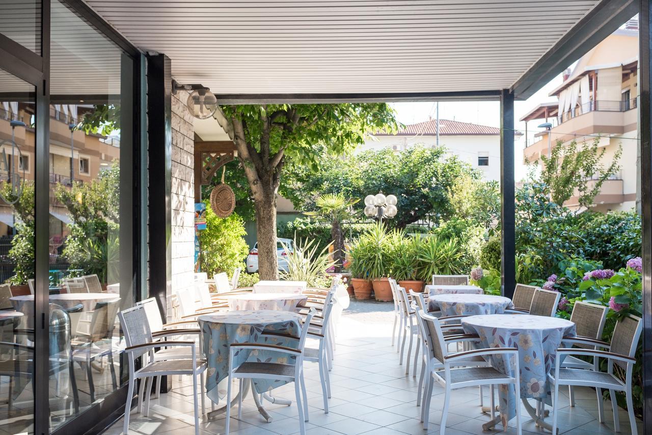 Hotel Barbiani Rimini Ngoại thất bức ảnh