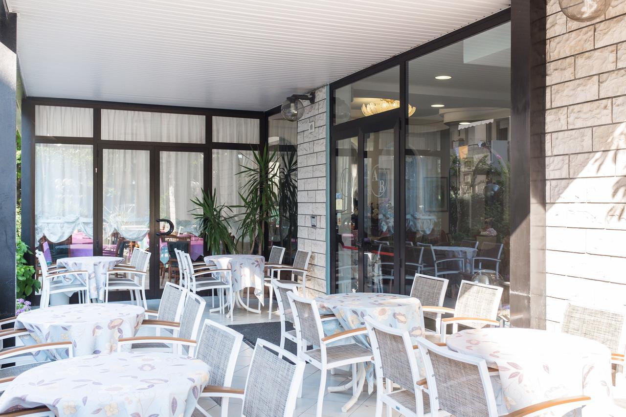 Hotel Barbiani Rimini Ngoại thất bức ảnh